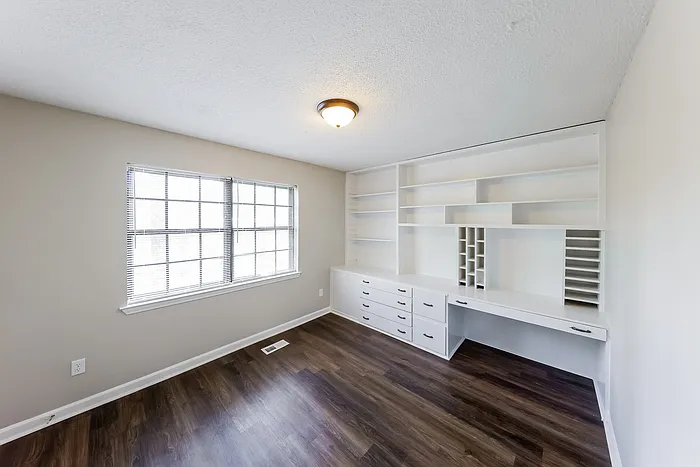 3405 Hilltop Rd SE — Photo 3