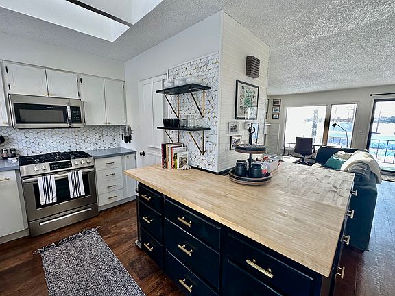 3rd image of 3333 Lakeshore Dr Unit 11