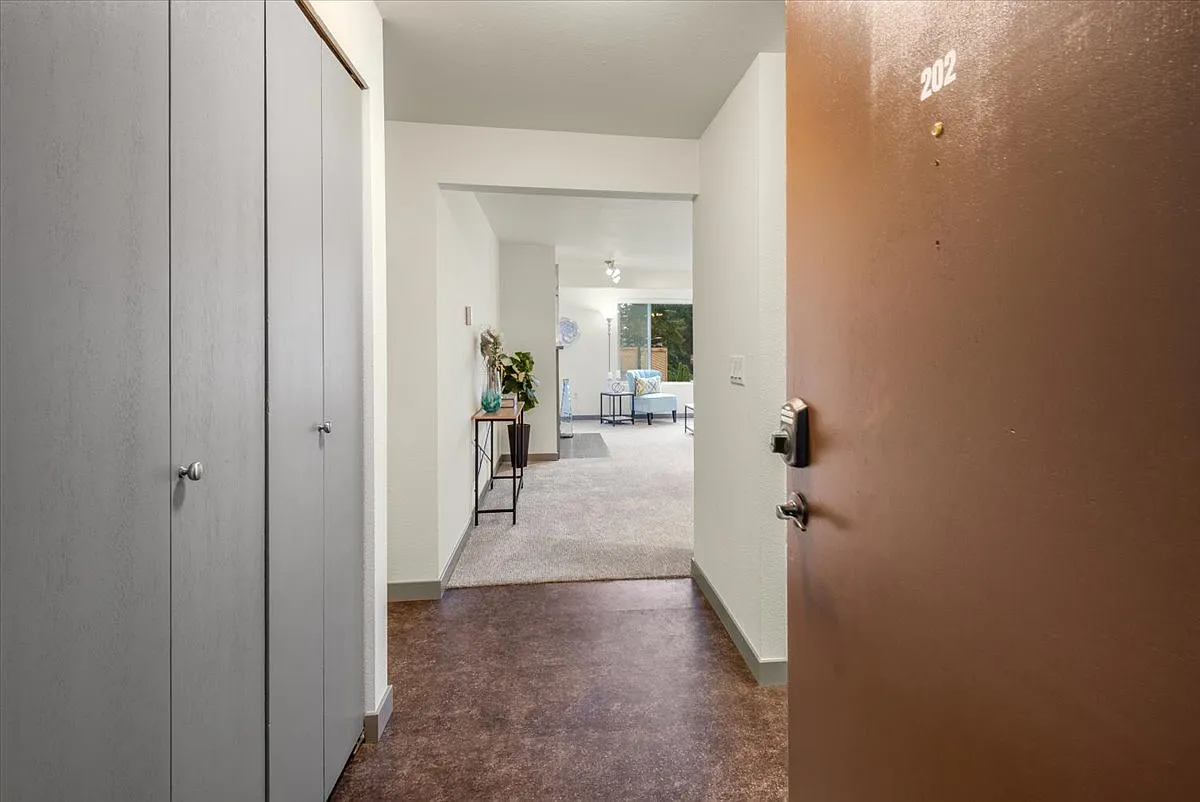 2 bed, 1010 sqft, $2,750 — Photo 3