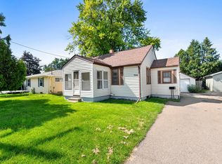 704 9th St, Menasha, WI 54952
