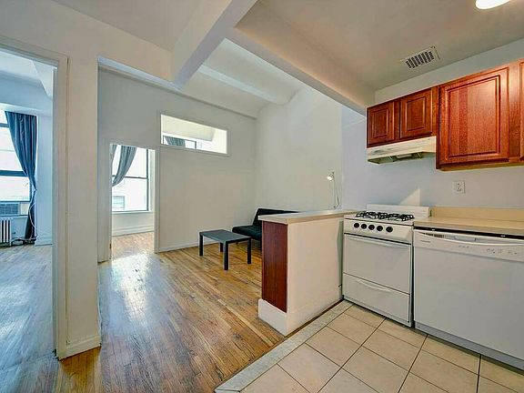4th image of 220 Park Ave S #4FLEX
