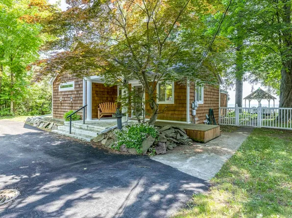 6603 Lakeshore Rd, Lexington, MI 48450