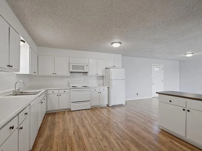 4401 S County Road 1131 — Photo 10