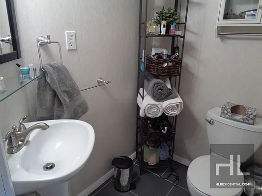 Rented by Highline Residential | media 28