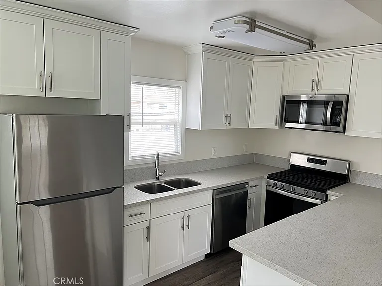 670 S 2nd Ave #6701/2 — Photo 13