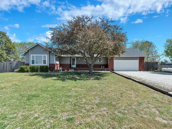 8814 N Ridge Rd, Valley Center, KS 67147