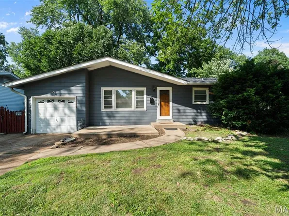 1245 Lindsay Ln, Florissant, MO 63031