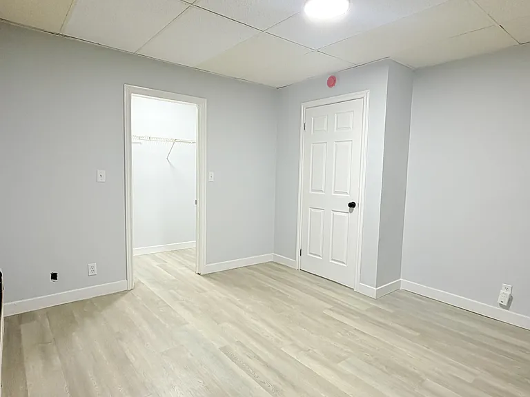 581 Pierre Ave #5 — Photo 8