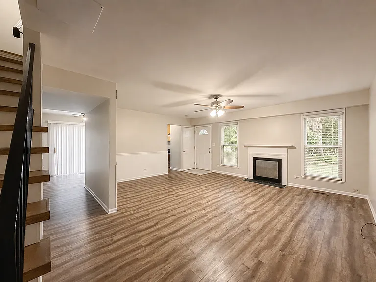 2436 Devonshire Ct — Photo 5