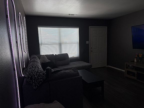 4th image of 3730 Churchhill Dr
