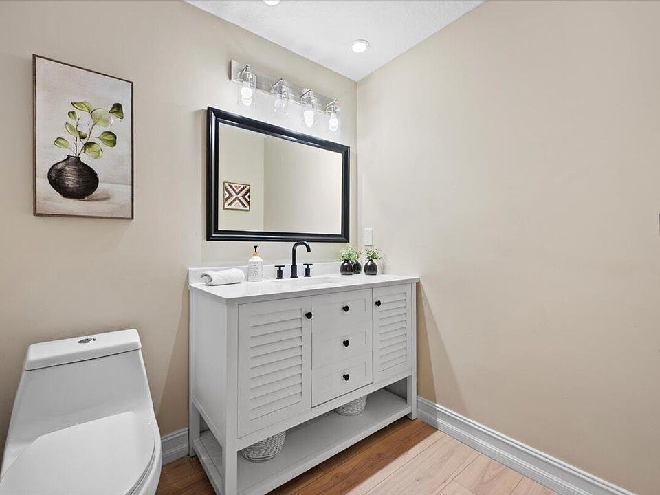 1st image of 866 Taft Court
