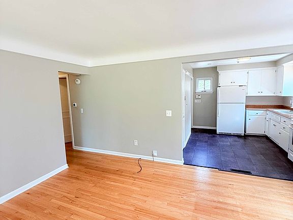 5th image of 1718 Cresthill Ave