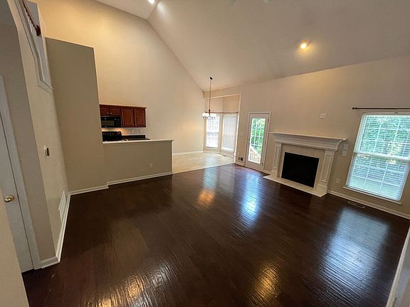 3rd image of 321 Arlington Meadows Dr