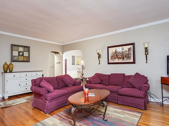 5th image of 107 Goodhue Dr