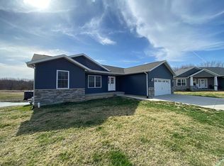 216 Fox Ln, Mechanicsburg, IL 62545