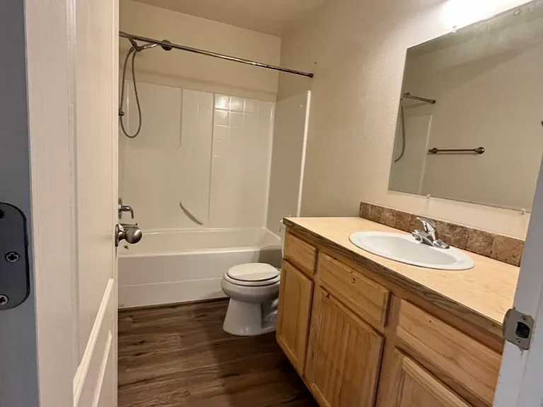 1183 N 14th St E — Photo 18