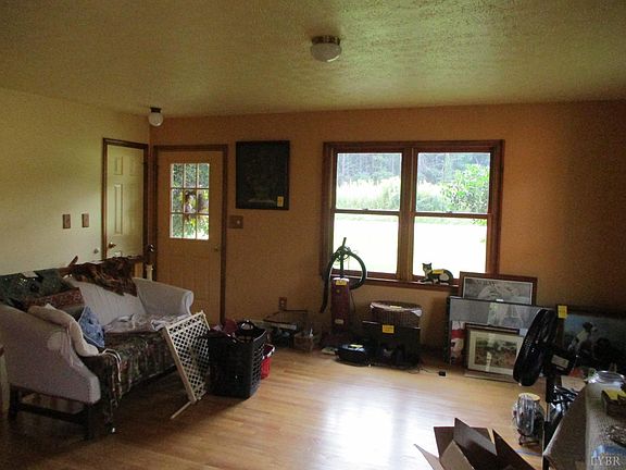 3rd image of 109 B St
