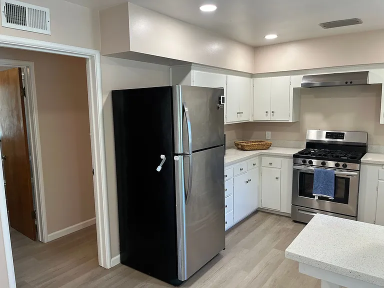 16841 Leroy Ave — Photo 9