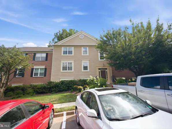 12011 Golf Ridge Ct APT 302, Fairfax, VA 22033