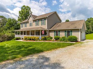 583 Slick Fisher Rd, Lake Toxaway, NC 28747