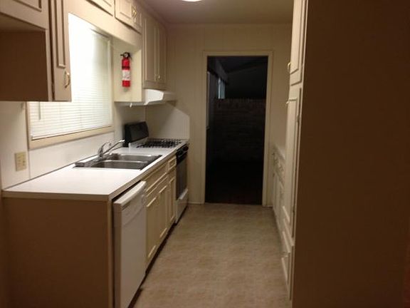 3rd image of 1402 Brookwood Pl