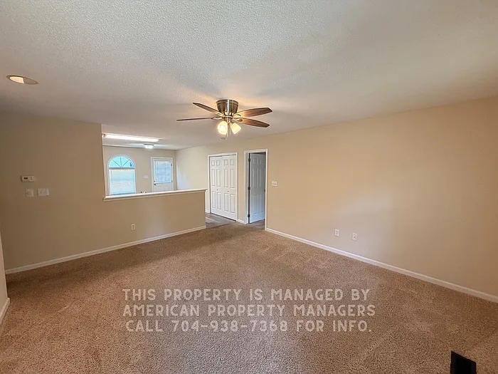 901 Hoke St — Photo 2
