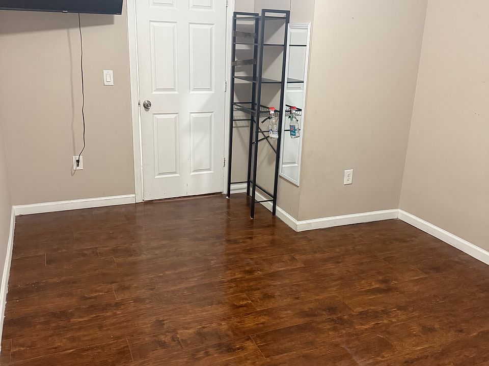 2nd image of 1157 E Jersey St #1