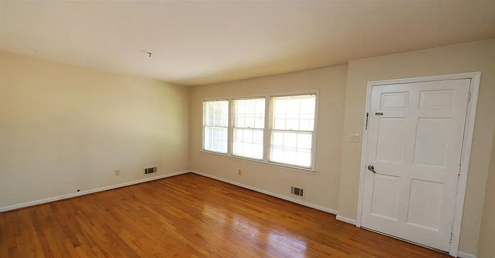 3 bed, 1.5 bath, 1535 sqft, $2,300 — Photo 2