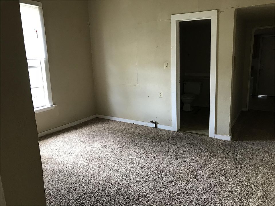 2nd image of 2414 Fillmore St APT A