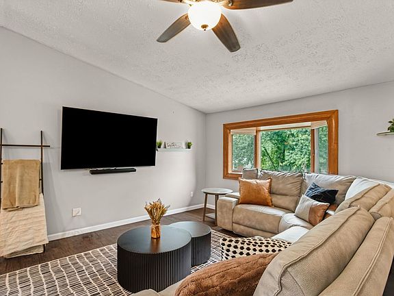 5th image of 443 Deerfield Dr