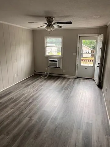2 bed, 900 sqft, $695 — Photo 2