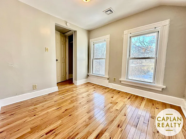 613 Washington Ave #O2 — Photo 2