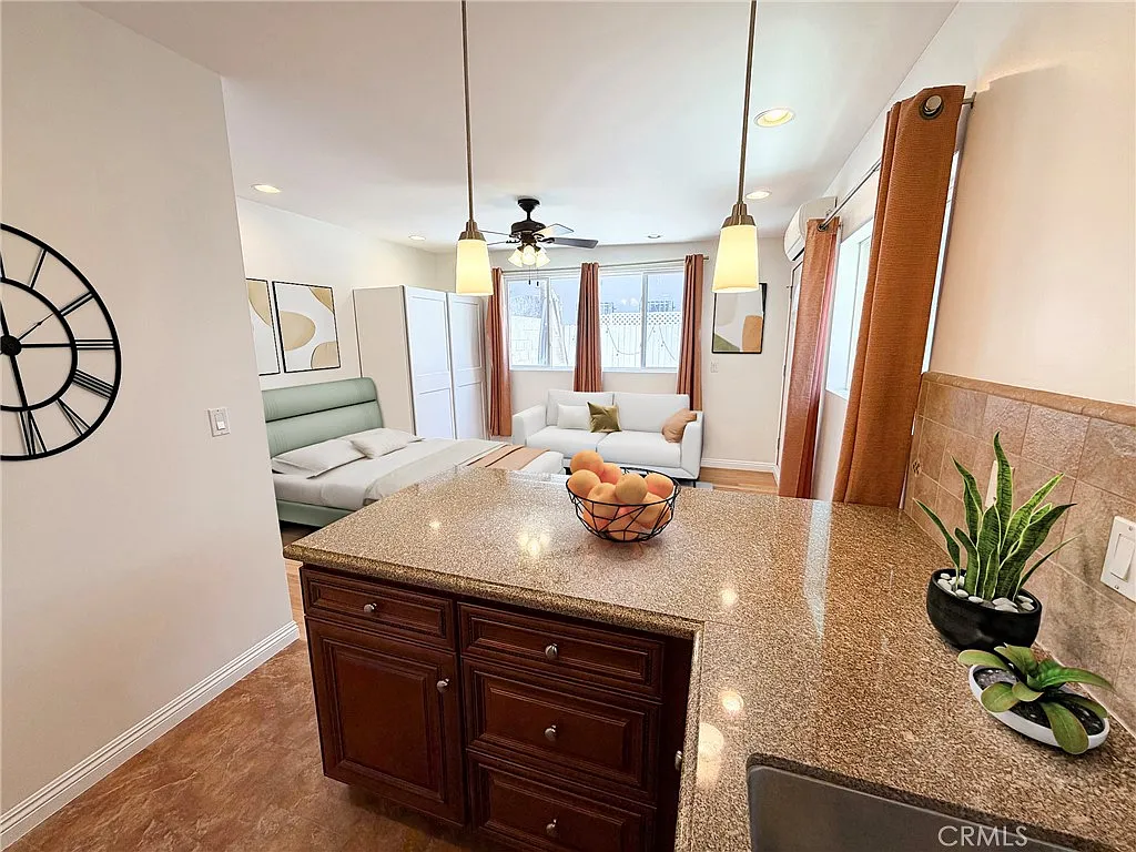 1 bed, 333 sqft, $1,695 — Photo 4