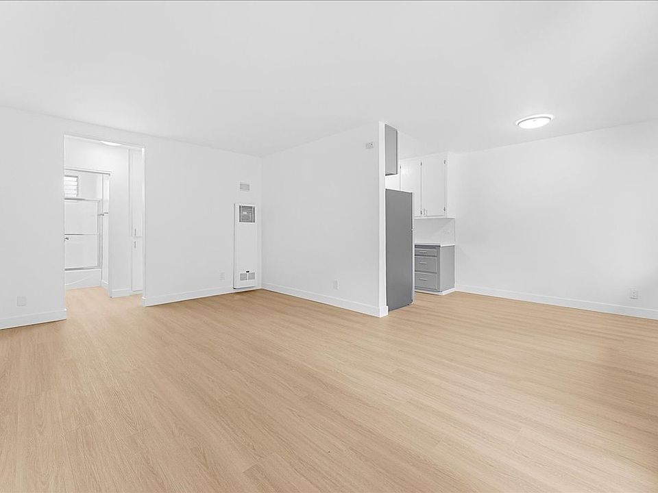 1st image of 6114 Cahuenga Blvd APT 5