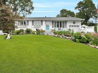 15 Babe Ruth St, Bay Shore, NY 11706