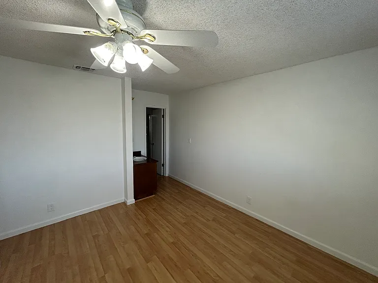 Master Bedroom2