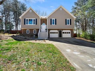 28 Indian Hills Dr, Rydal, GA 30171