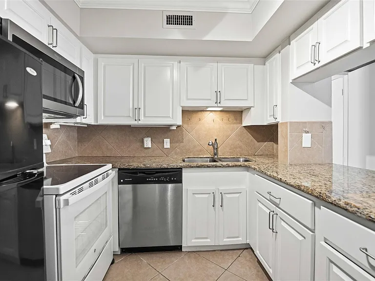5353 Institute Ln #8 — Photo 3