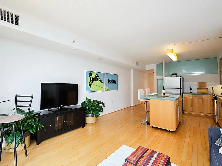 437 New York Ave NW #306 — Photo 8
