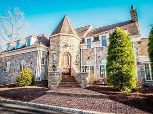 10 Glen Eagles Dr, Watchung, NJ 07069