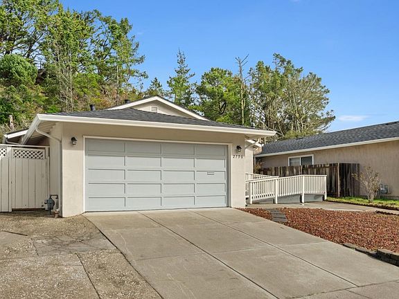 3rd image of 2796 Fleetwood Dr