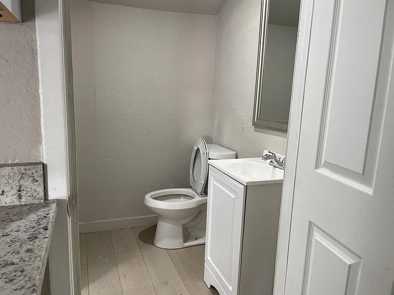 715 New Laredo Hwy — Photo 4
