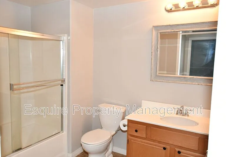 243 Riverdale Ct #404 — Photo 13