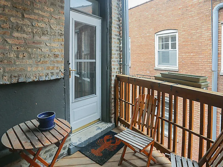 622 1/2 W Roscoe St #3B — Photo 7