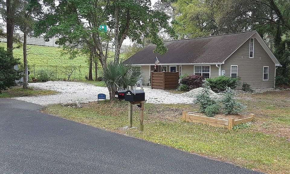 2nd image of 200 Loperosa St