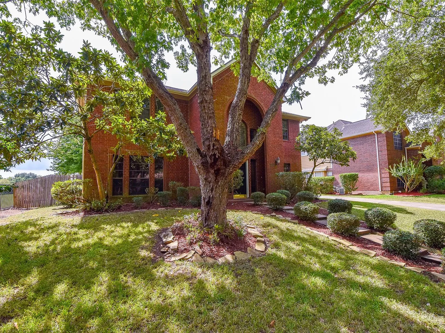 4 bed, 2.5 bath, 2330 sqft, $2,400 — Photo 4