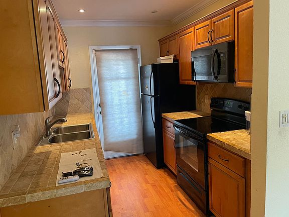 2nd image of 245 NE 191st St APT 1-3021