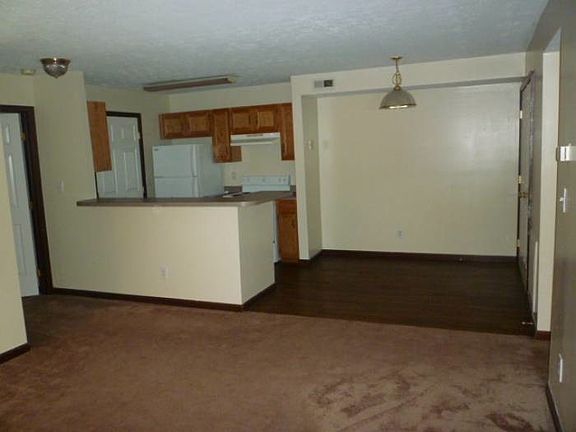2nd image of 124 Colonial Cir