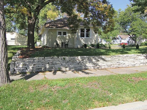 2nd image of 695 Nebraska Ave E