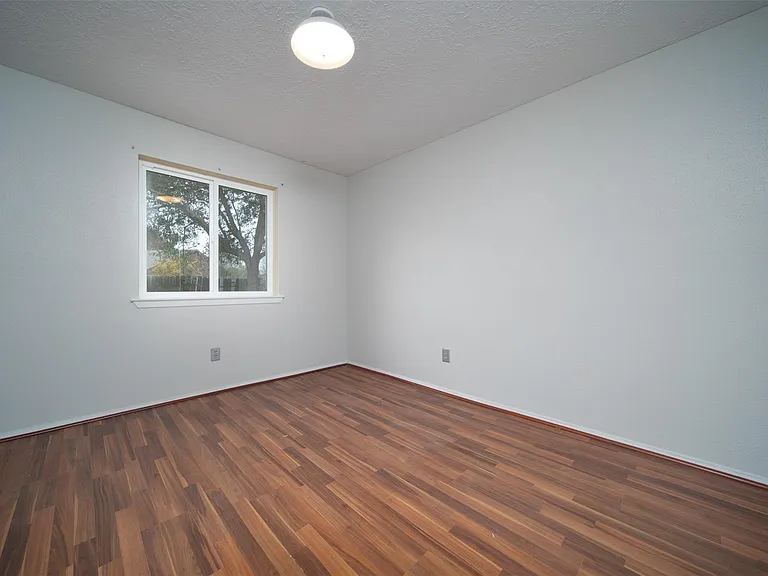 2411 Gunston Ct — Photo 13